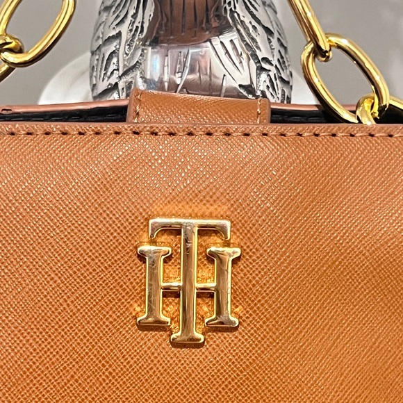 Tommy Hilfiger Mini Bag Crossbody with Chain Strap - Picture 2 of 9